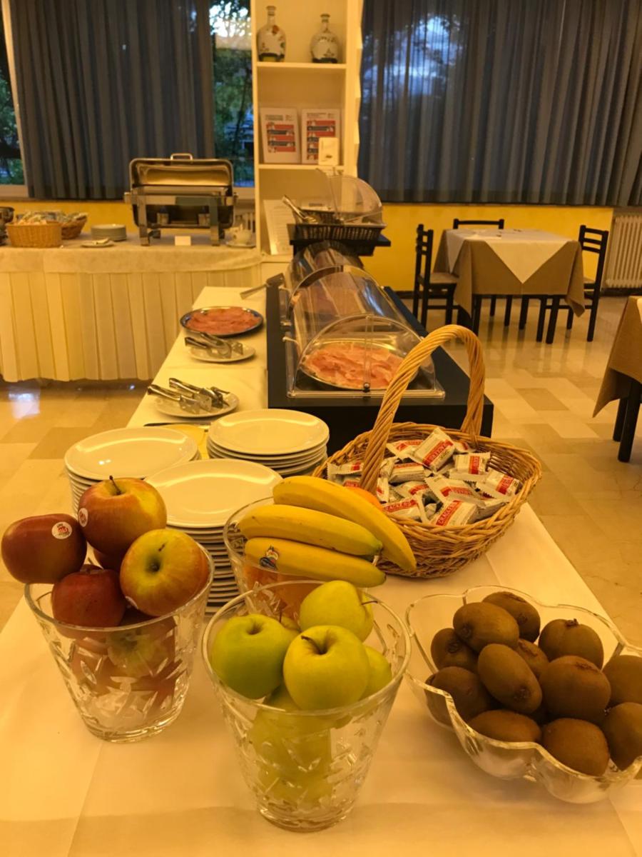 Hotel Senio - Housity