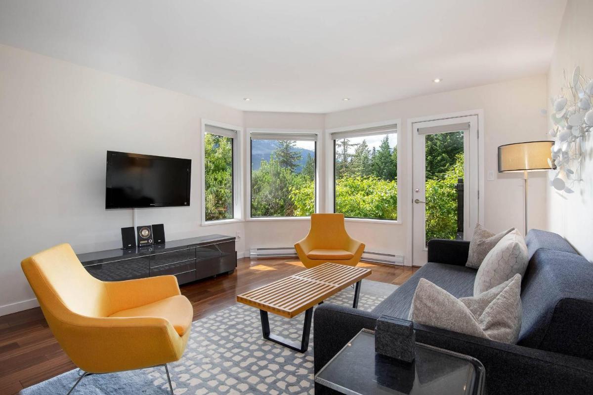 Wintergreen 34 | Townhome a Short Walk to Skiing & Blackcomb Gondola, Secure Parking - Housity