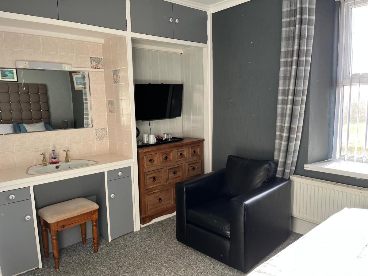 Taldrwst farmhouse guest house - Housity