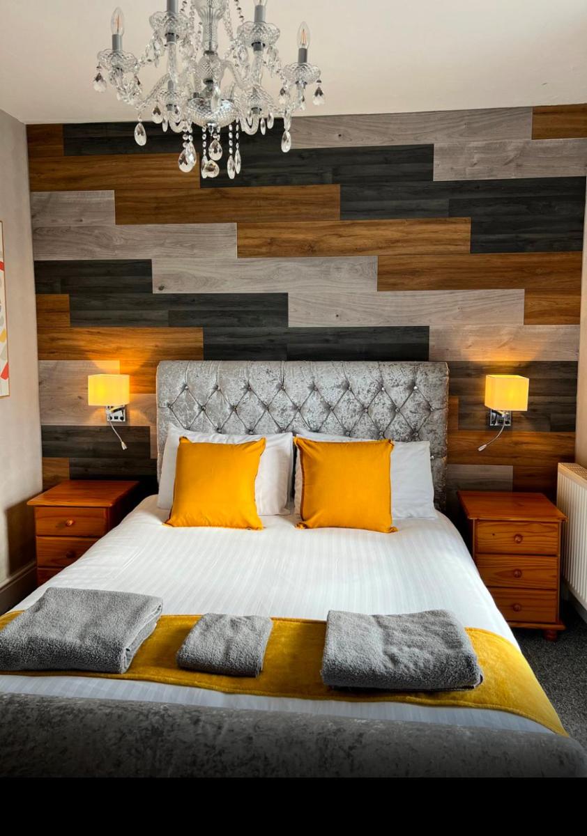 Taldrwst farmhouse guest house - Housity