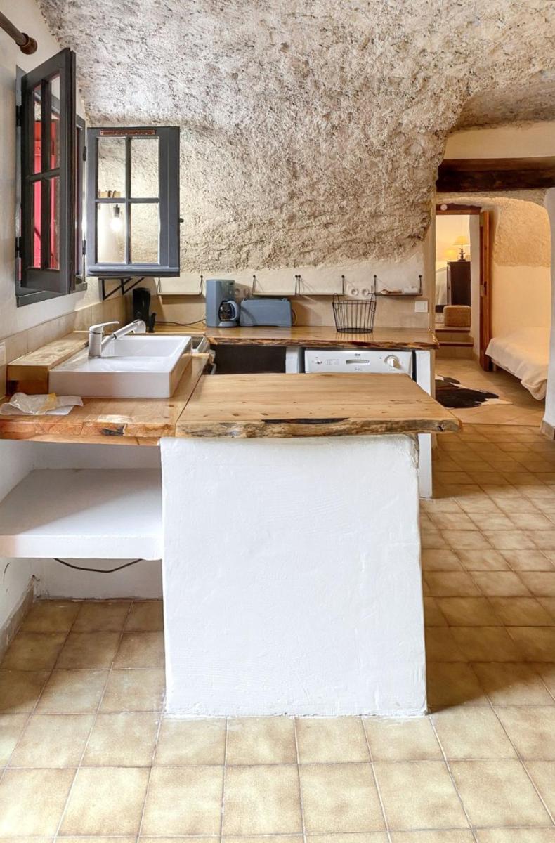 Maison de charme avec piscine partagée à Saint-Julien-de-la-Nef - Housity