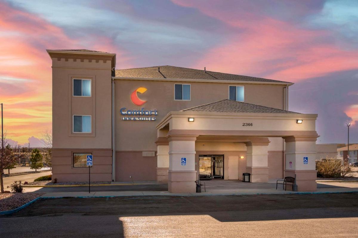 Comfort Inn & Suites - Housity