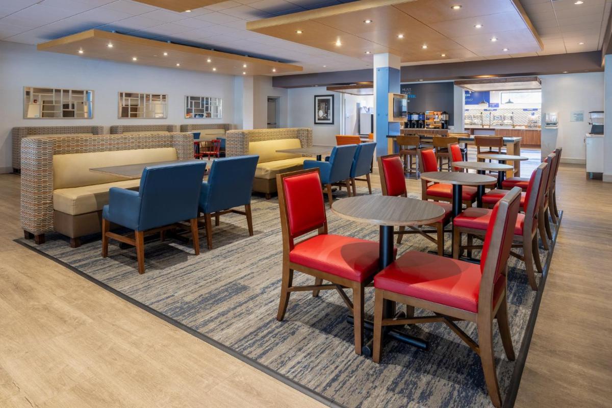 Holiday Inn Express & Suites Ft. Washington - Philadelphia, an IHG Hotel - Housity