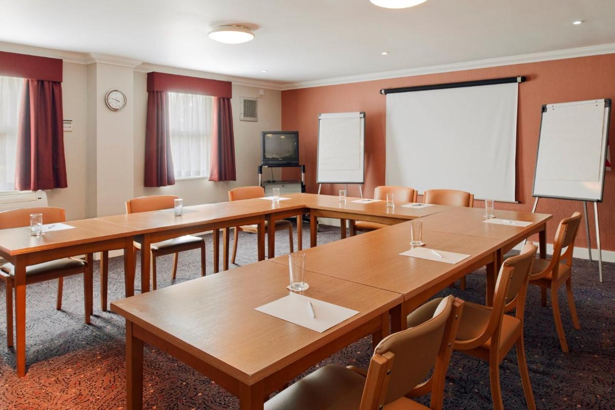 Holiday Inn Express Glenrothes by IHG - Housity
