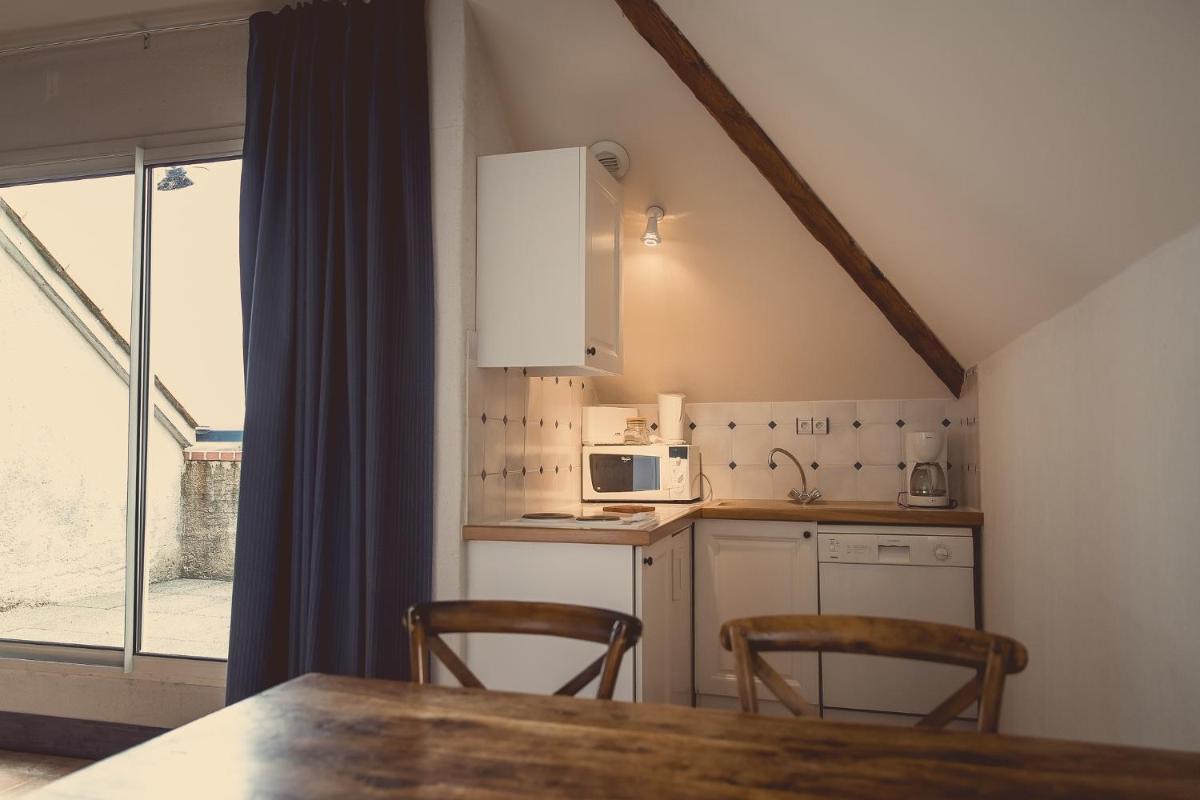 Cuisine ou kitchenette dans l'établissement Eco-Domaine La Fontaine - RESIDENCE-SPA - Plage de la Fontaine aux Bretons