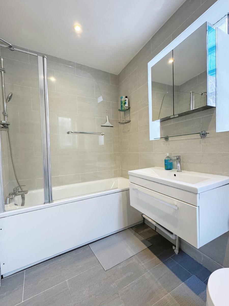 Artsy & bright Hammersmith London 1b1b, up to 4 people - Hizvo
