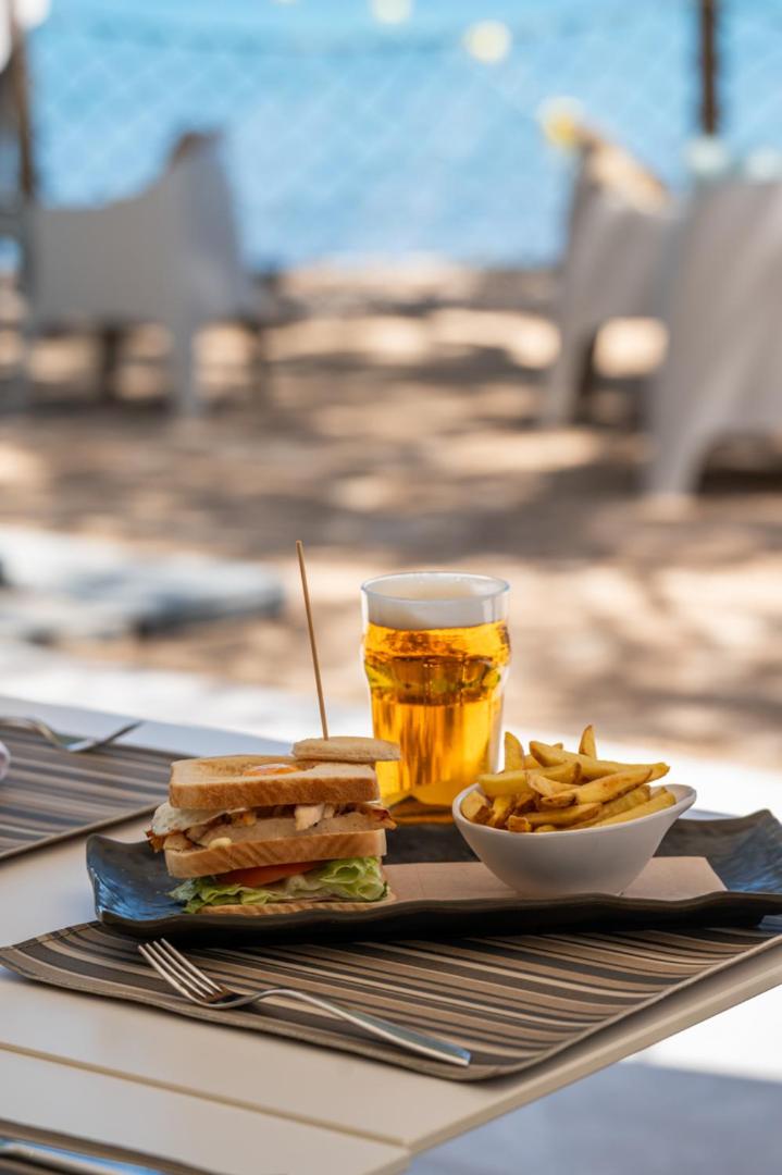 Comida en o cerca de este hotel