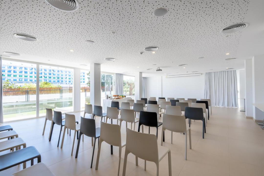 Un restaurante o sitio para comer en Els Pins Resort & Spa - Emar Hotels