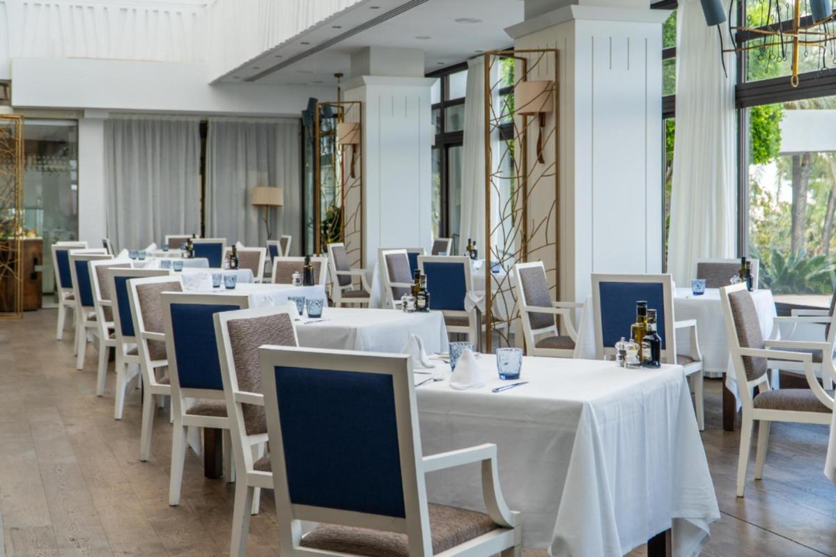 Un restaurante o sitio para comer en GPRO Valparaiso Palace & Spa