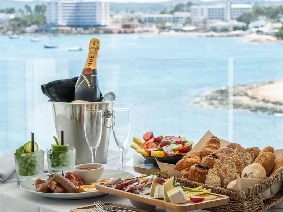 Comida en o cerca de este hotel