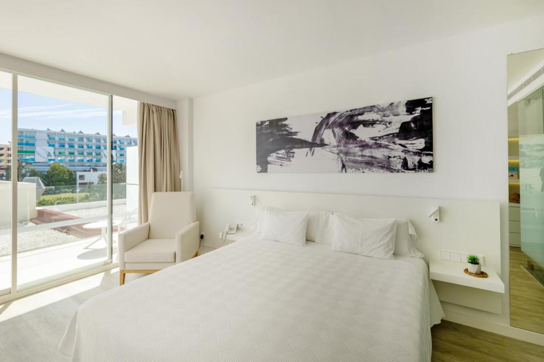 Cama o camas de una habitación en Els Pins Resort & Spa - Emar Hotels