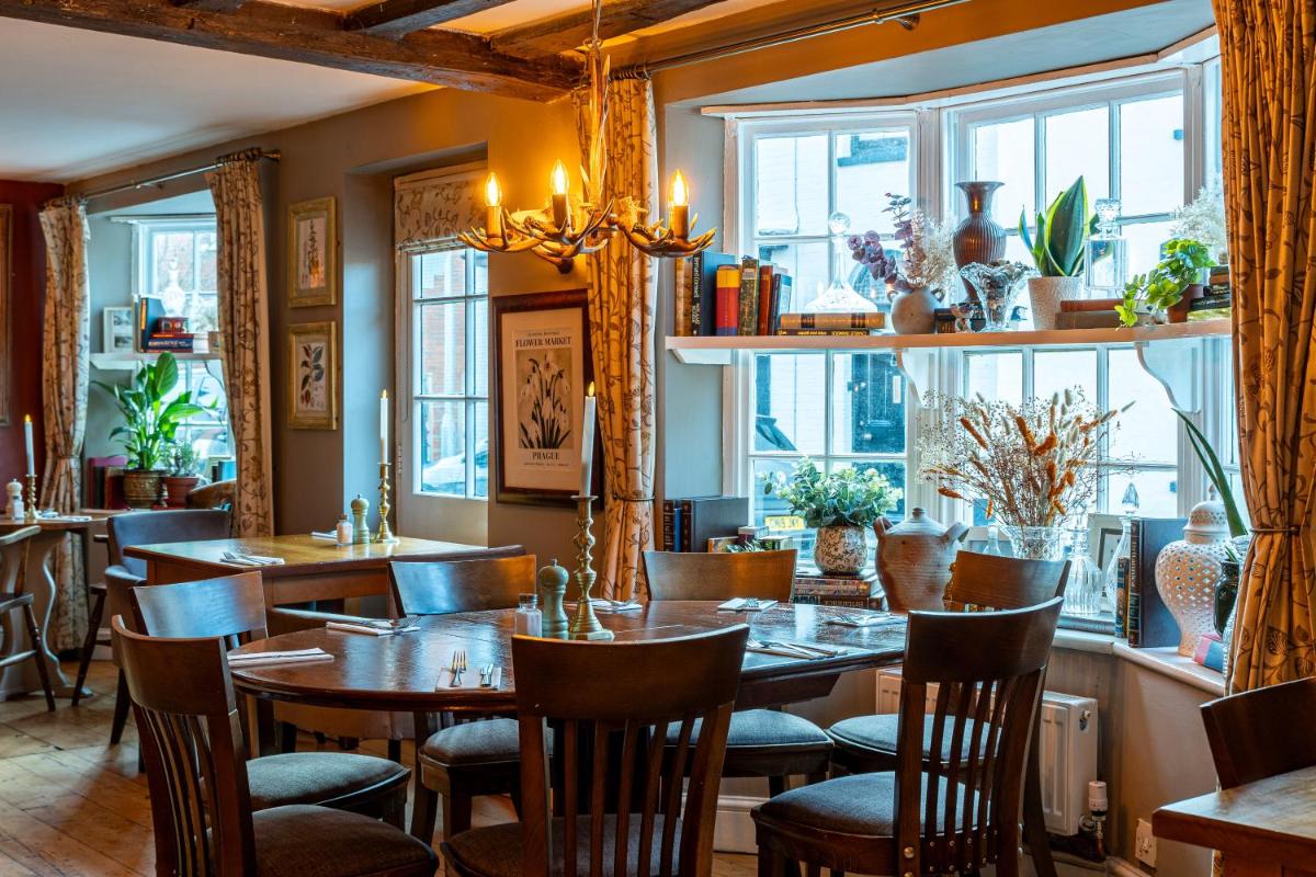 The White Horse - Housity