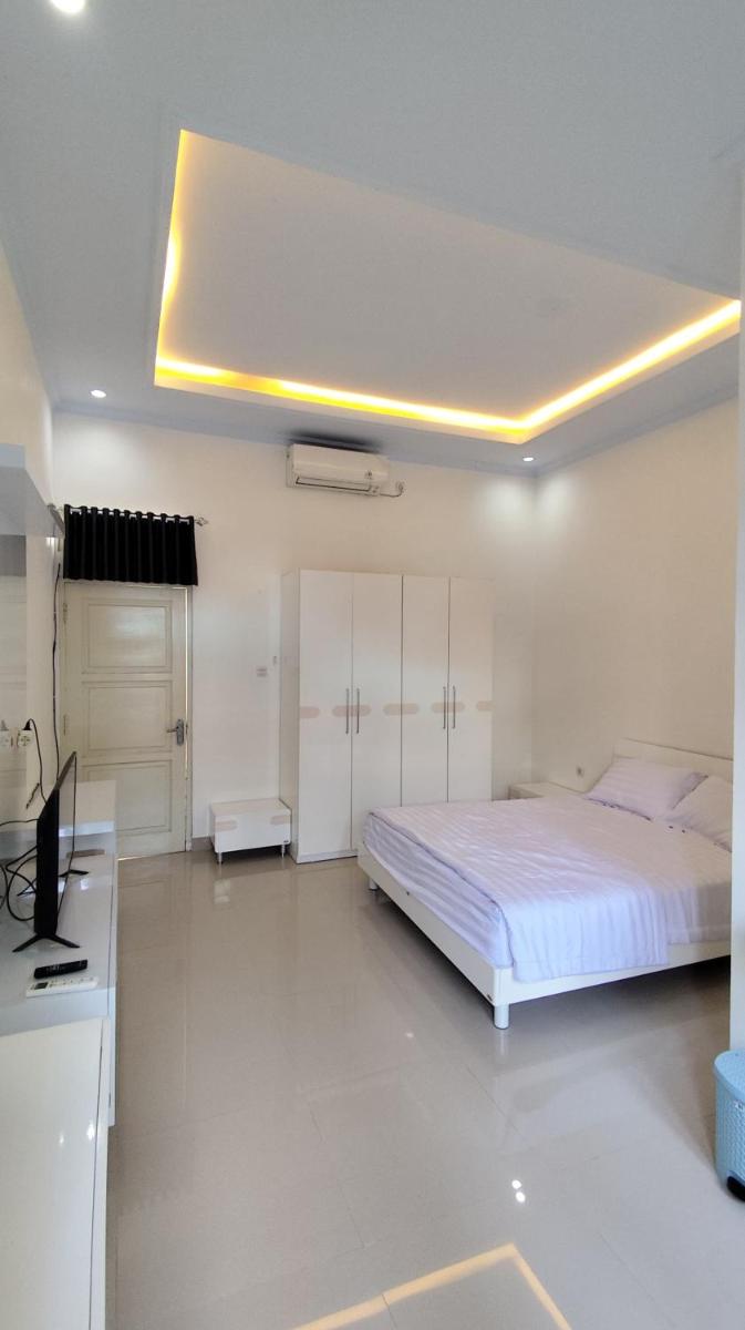 Backyard Guest House - Housity