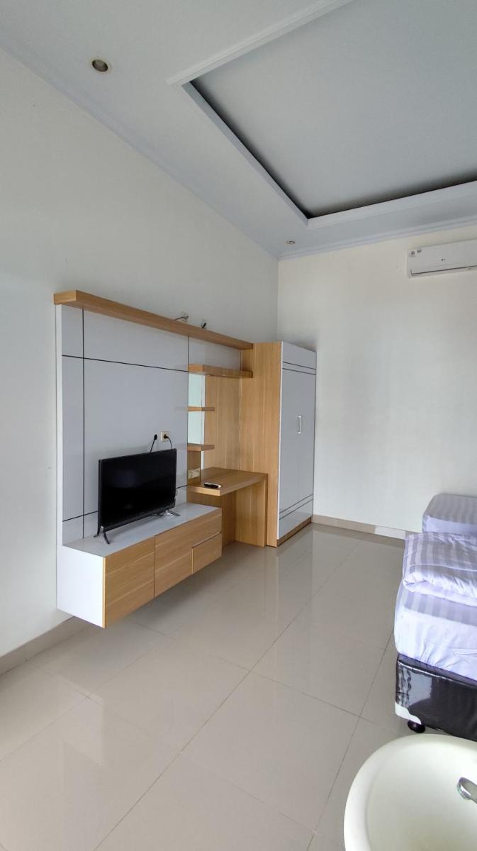 Backyard Guest House - Housity