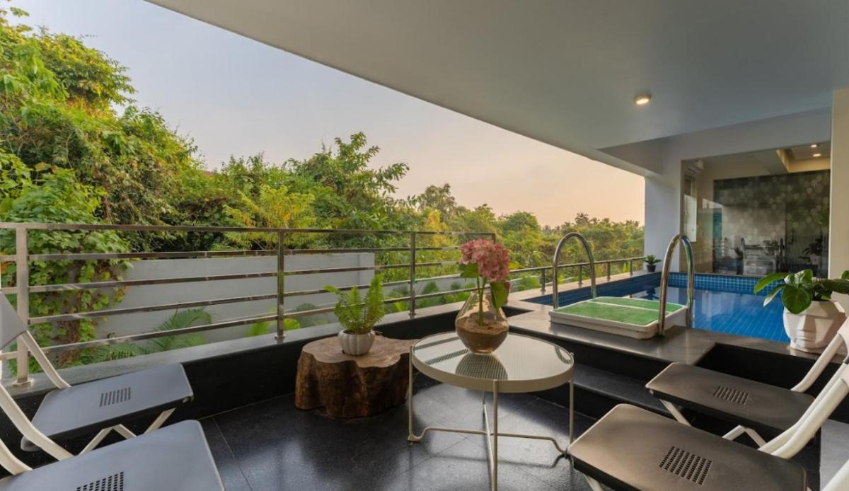 Premium 4BHK Apartment with Private Pool - Housity