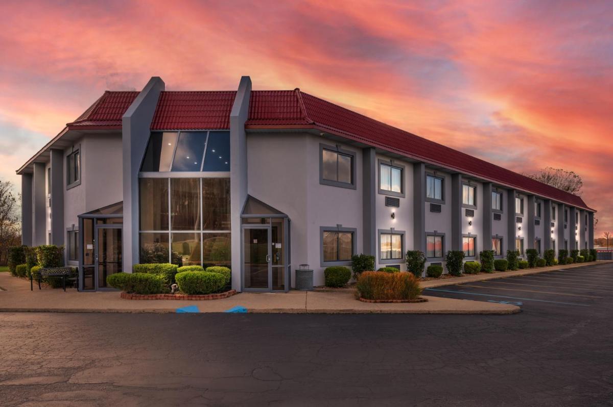 Red Roof Inn Greencastle South - Cloverdale - Housity