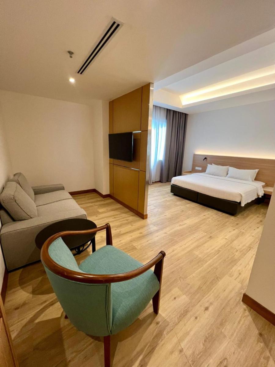 Crystal Crown Hotel Harbour View, Port Klang - Housity
