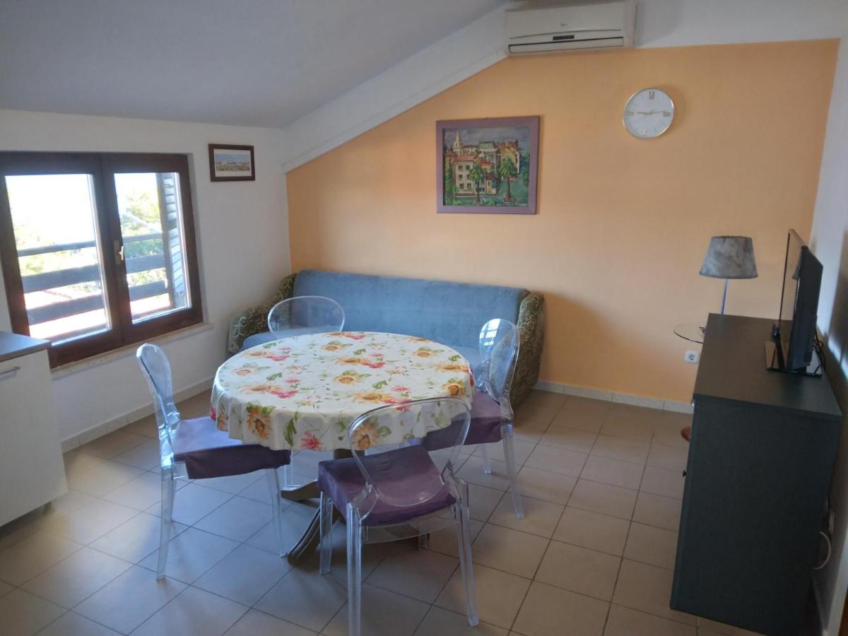 Apartment Arbanija - Housity