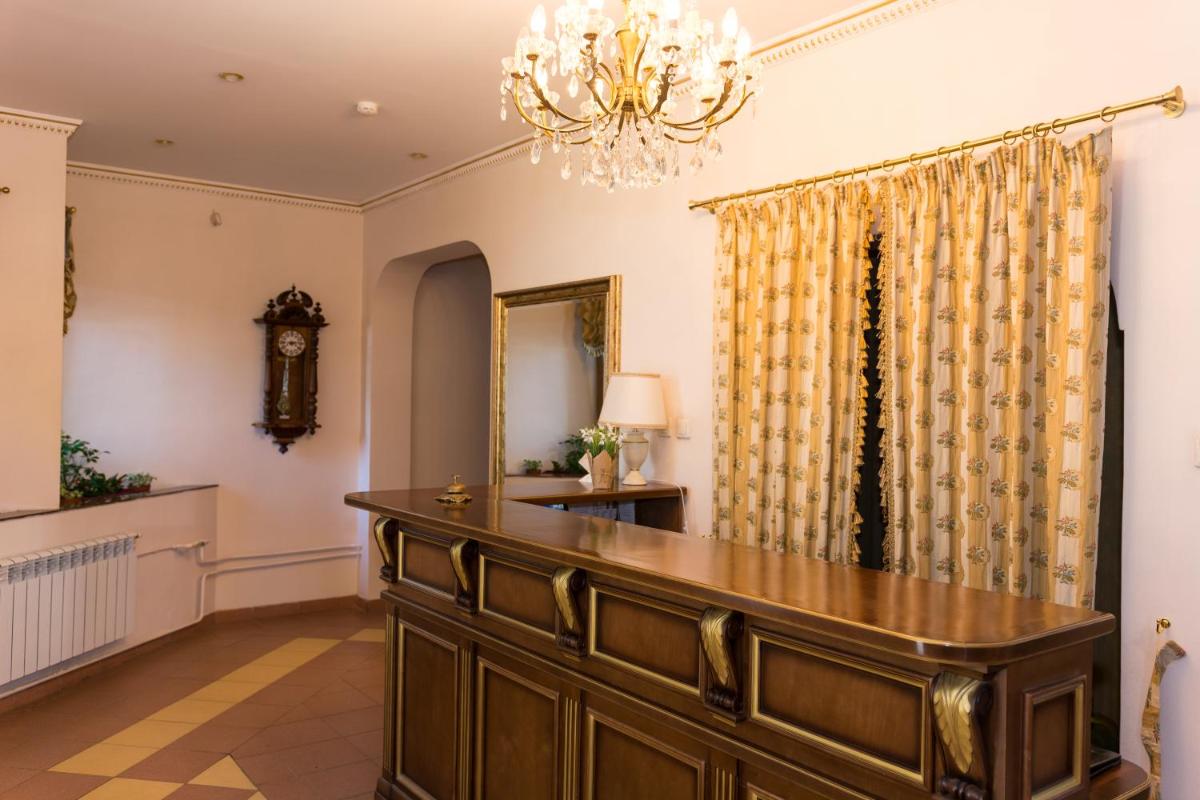 Hotel Emona - Housity