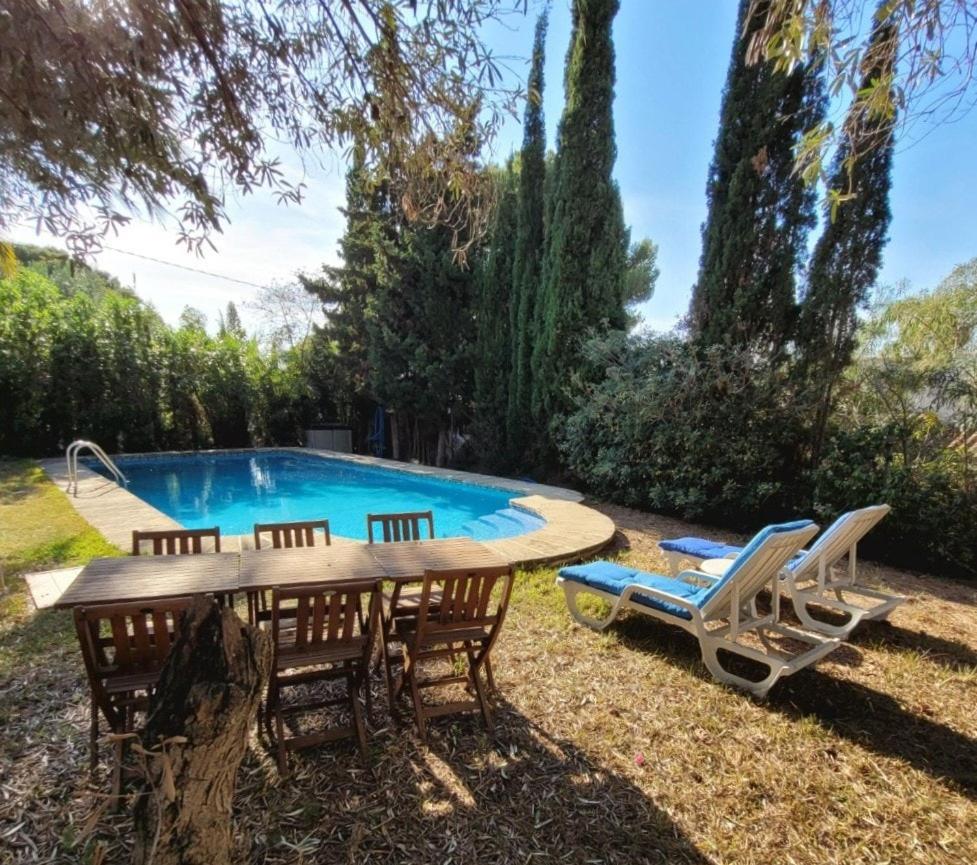 Gorgeous Cozy Villa 9 people, bbq, pool, 5min from beach - Housity
