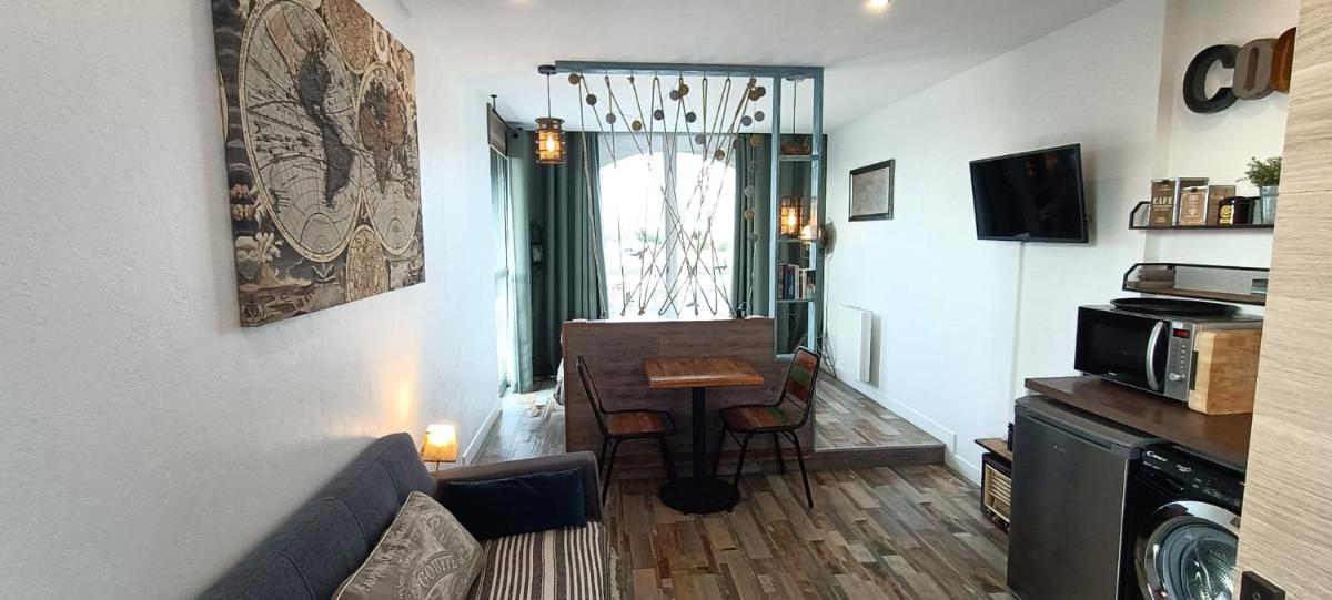 Le Sémaphore - studio climatisé, grande terrasse vue mer - parking, wifi - Housity
