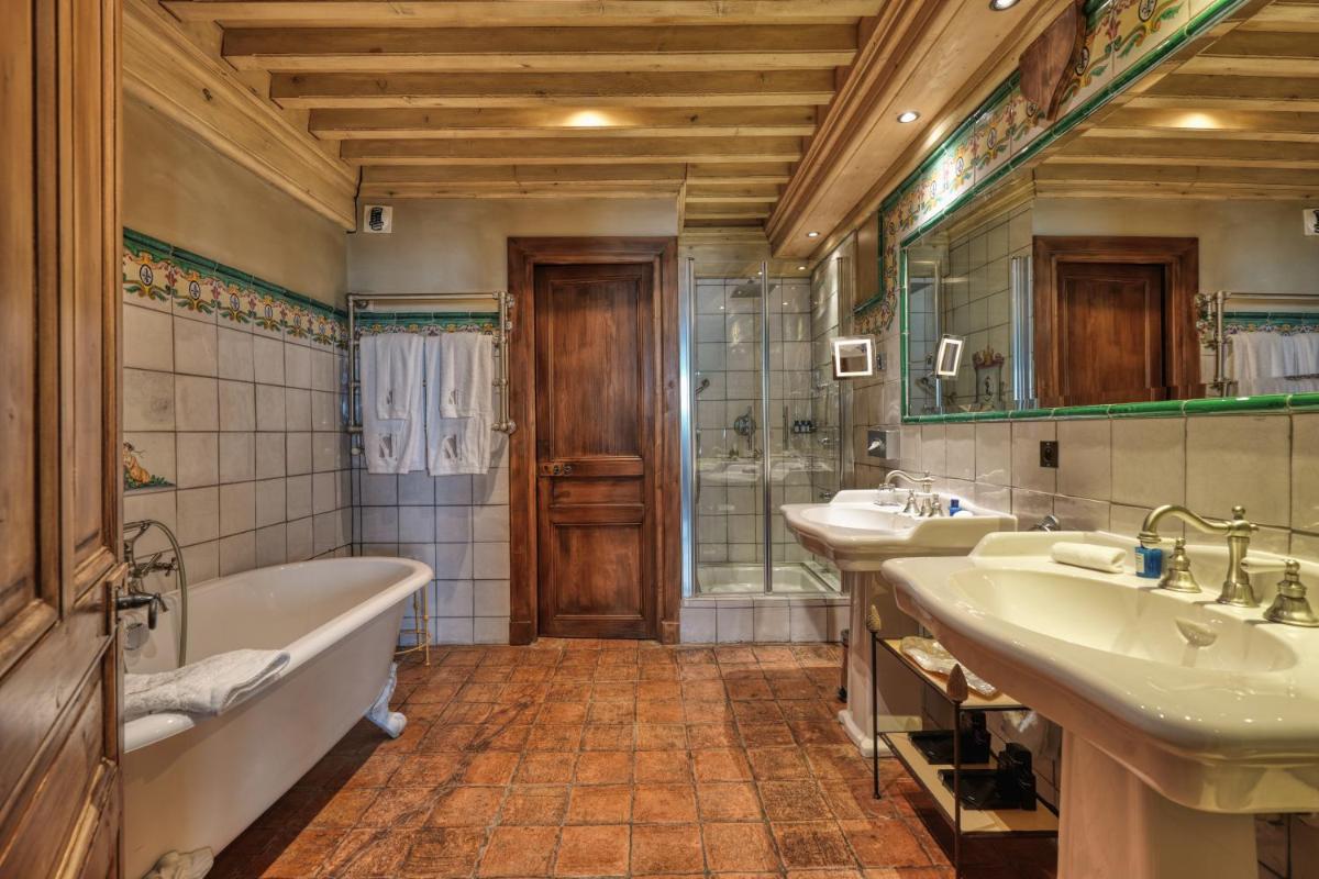 Salle de bains dans l'établissement Le Saint Joseph