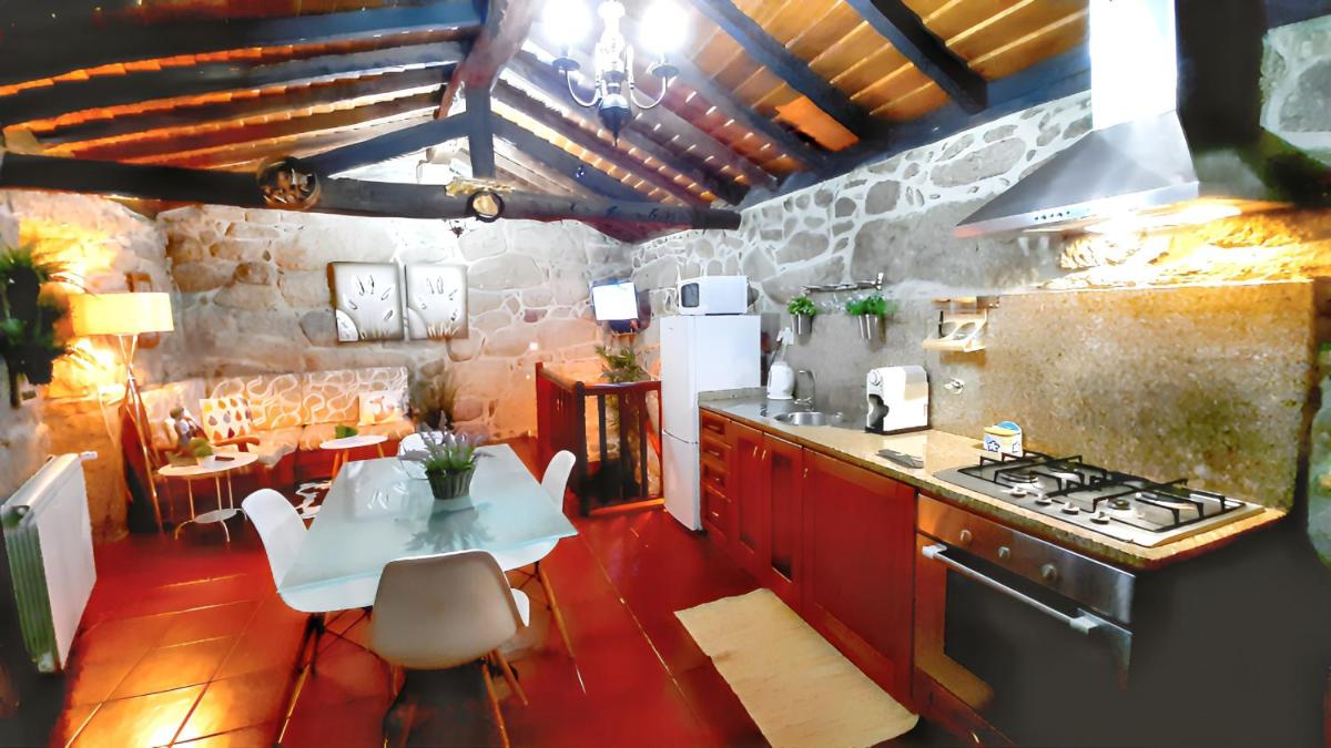 Comfortable house in Lindoso, stunning mountain view - Housity