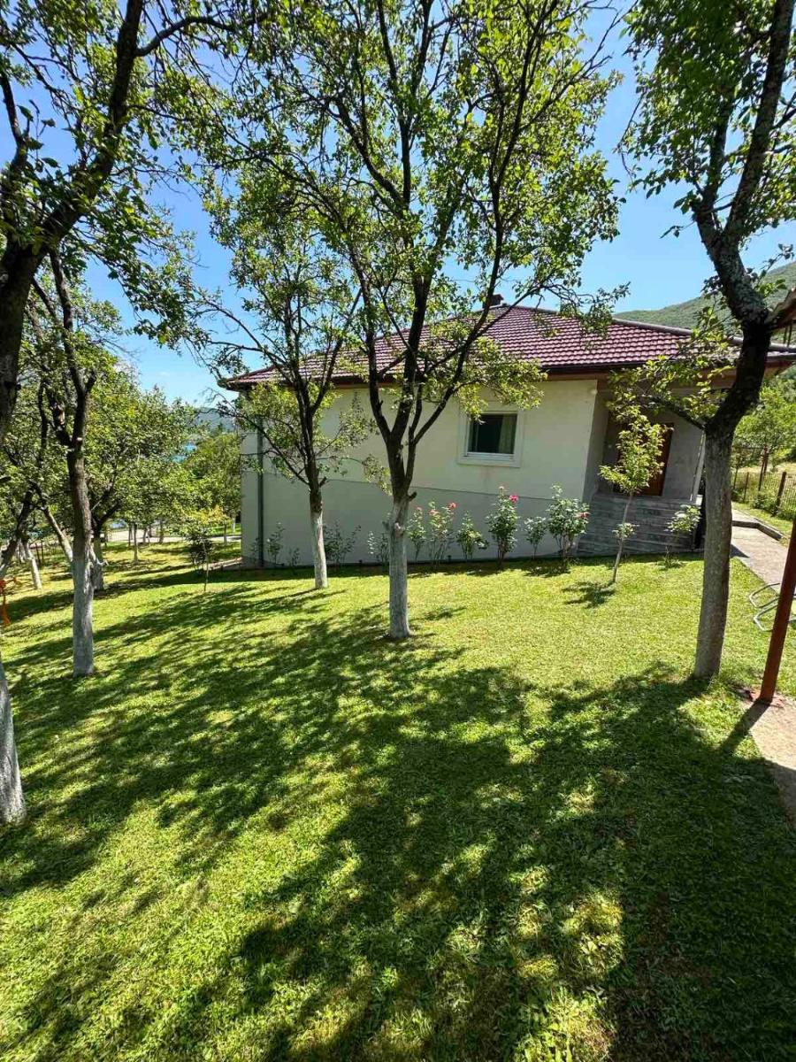 Bosnian Hobbiton - Housity