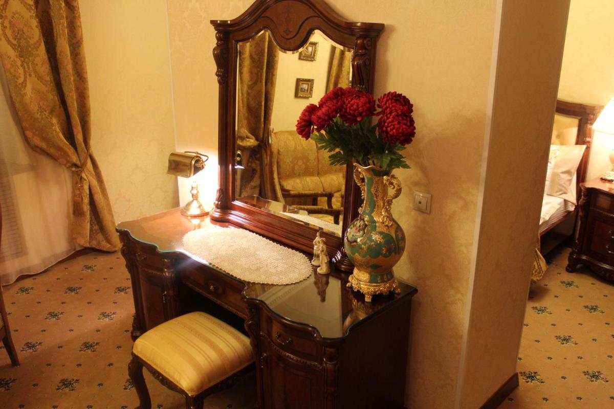 Hotel Lux Angliter - Housity