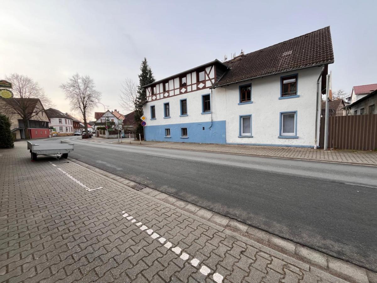 Ferienwohnungen Am Schloss - Monteurzimmer Reuhl - Housity