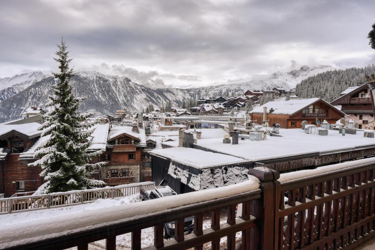 Vue générale sur la montagne ou vue sur la montagne depuis l'hôtel