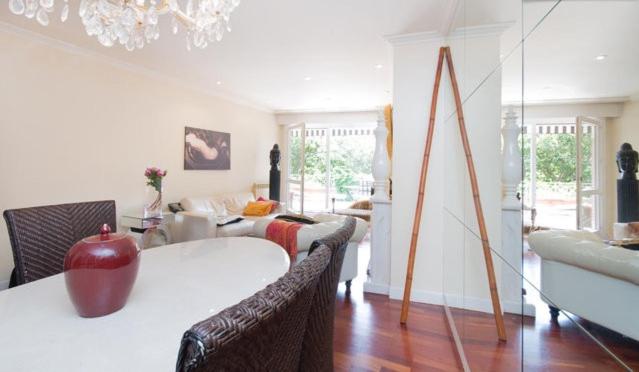 Apartamento con Jardín - Housity