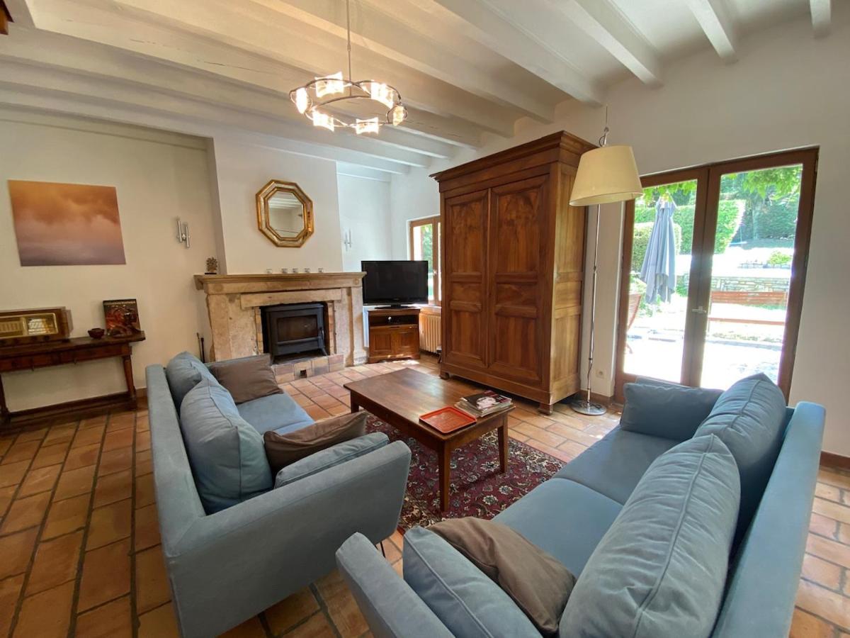 Belle villa avec piscine et parc très calme - 30' de Lyon - Housity