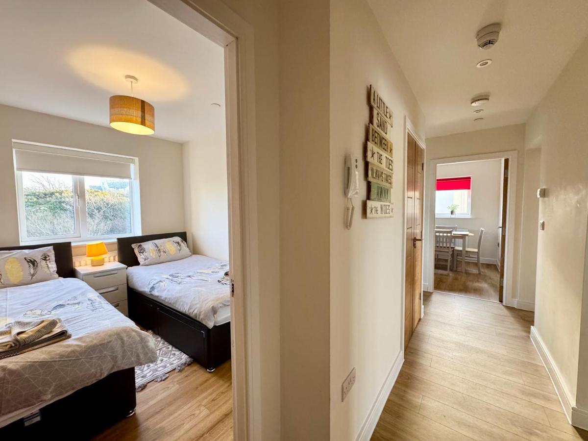GWEL Y TYWYN - 2 BED APT-ON THE BEACH-TREARDDUR - Housity