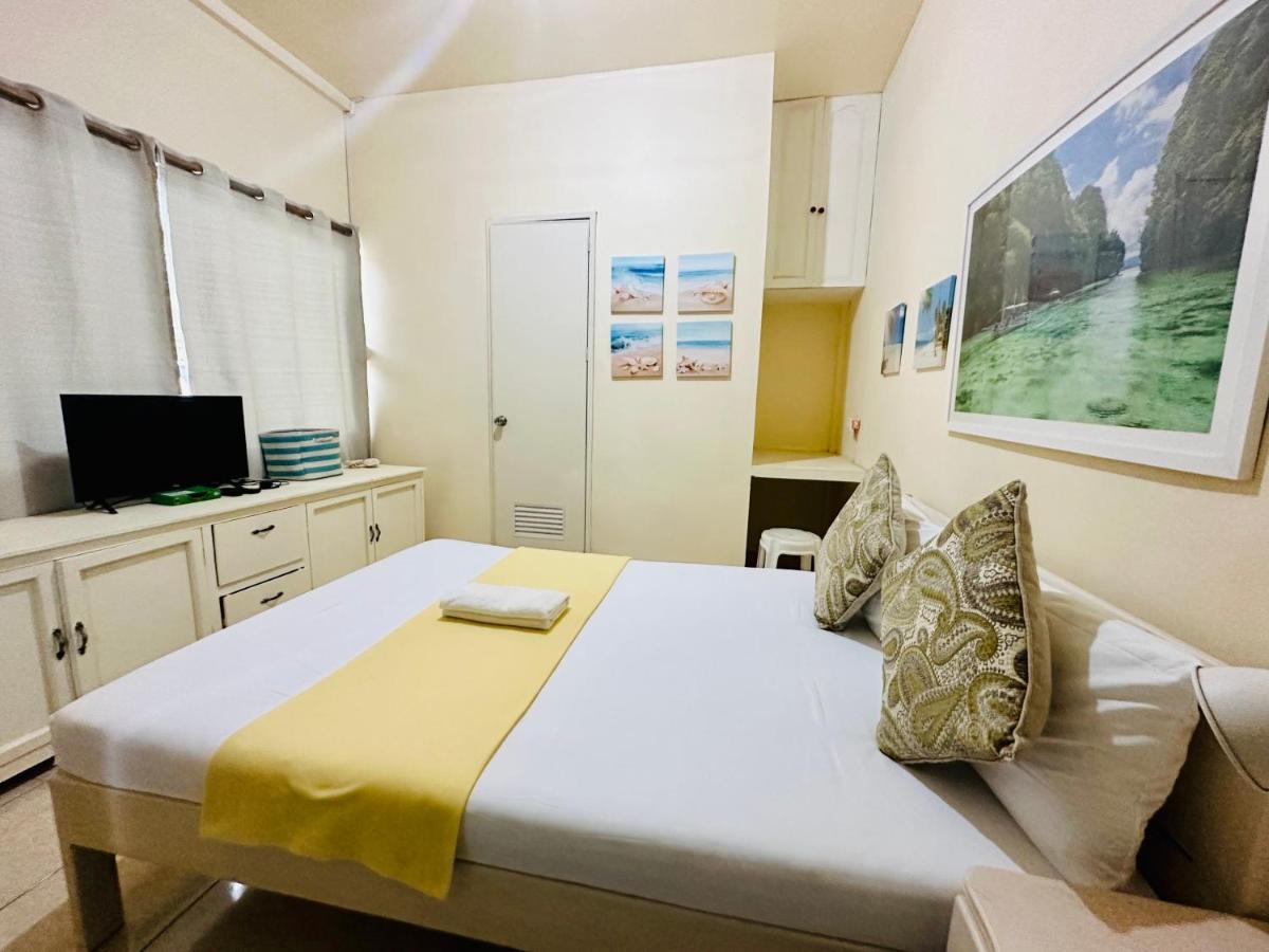 Elena's Comfy Room - Housity
