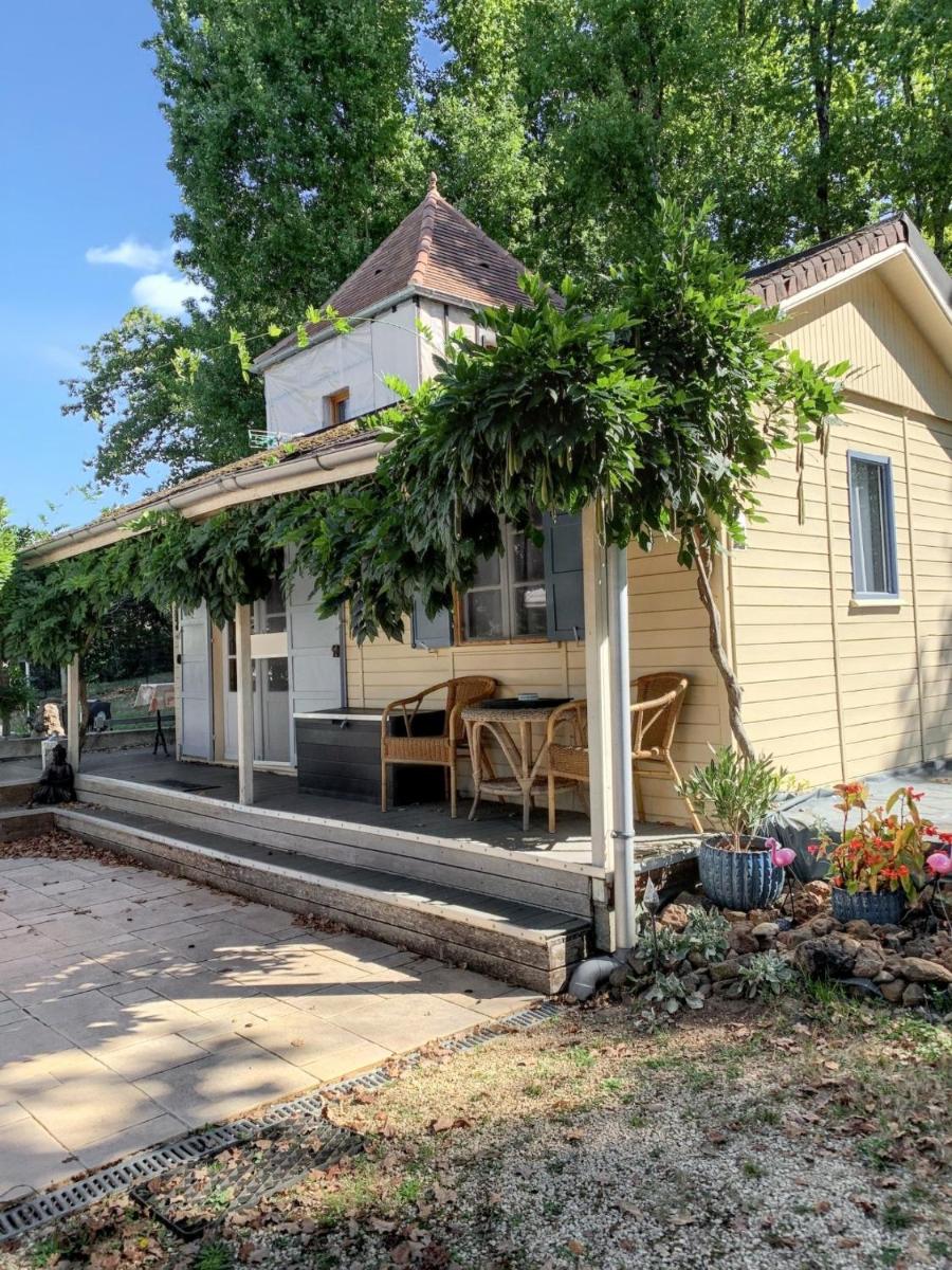 Bungalow charmant avec piscine privée à Saint-Chamassy - Housity