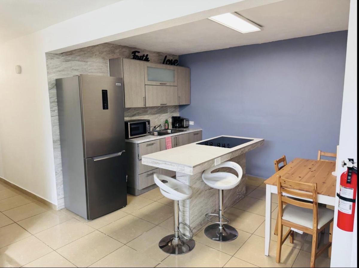 Hollywood Apartments - Housity