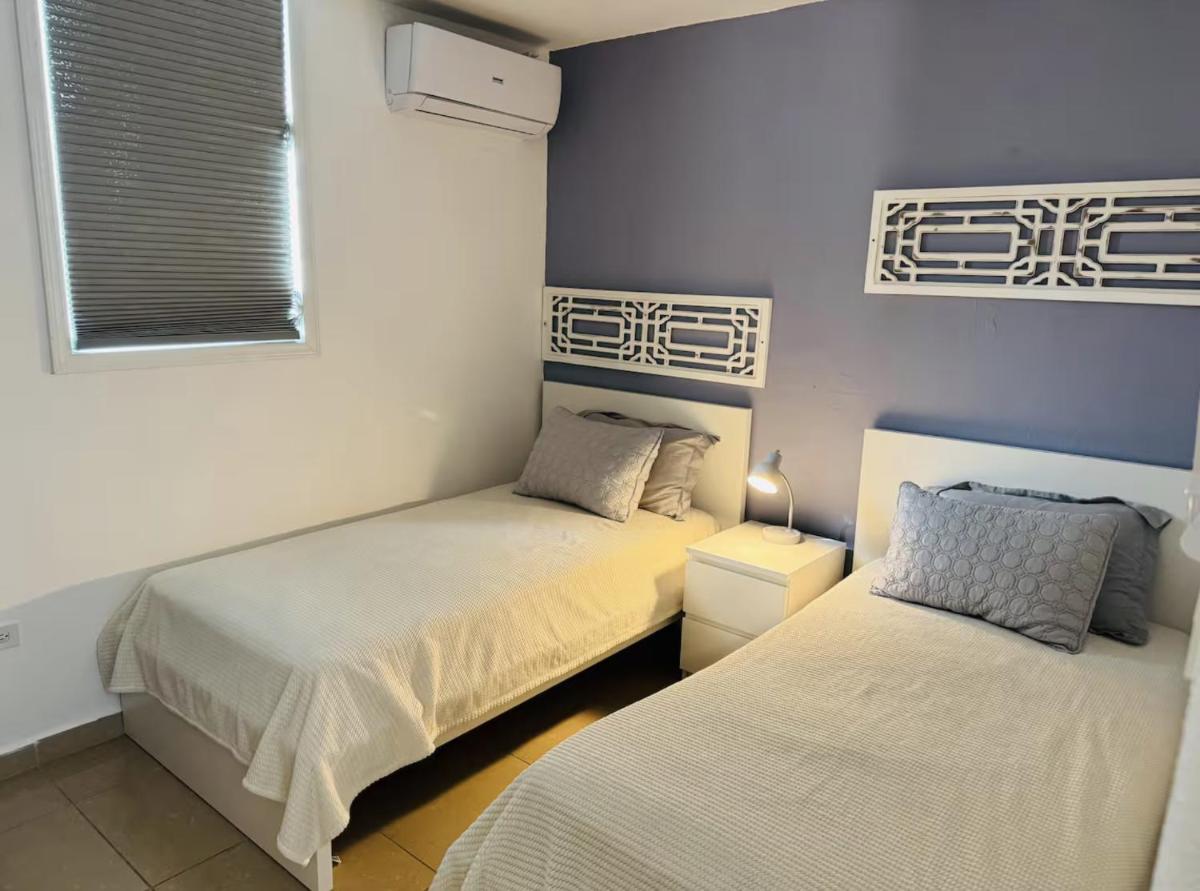 Hollywood Apartments - Housity