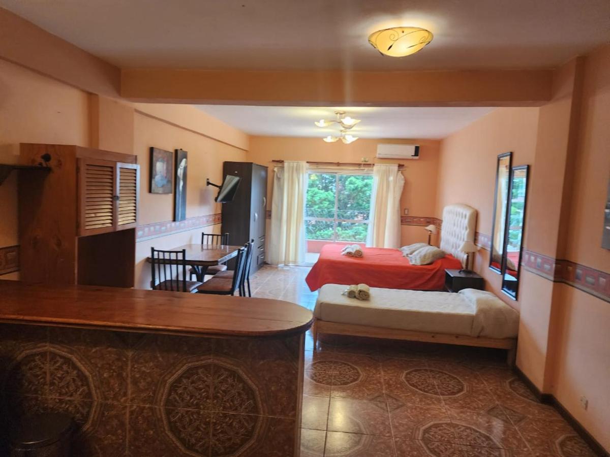 Anthony Apart - Housity