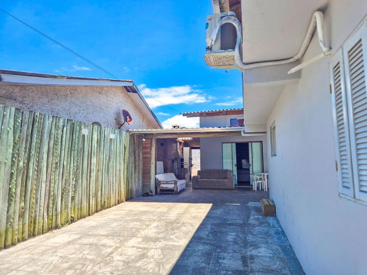Residencial da Bia - Casas com 2 Dorms, Ar e Piscina Térmica e Coberta na Praia da Cal - Housity