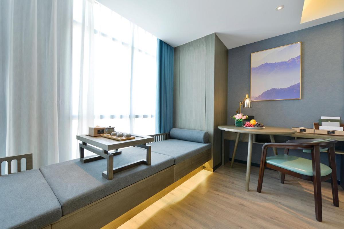 Mehood Lestie, Taiyuan South Railway Station - Housity