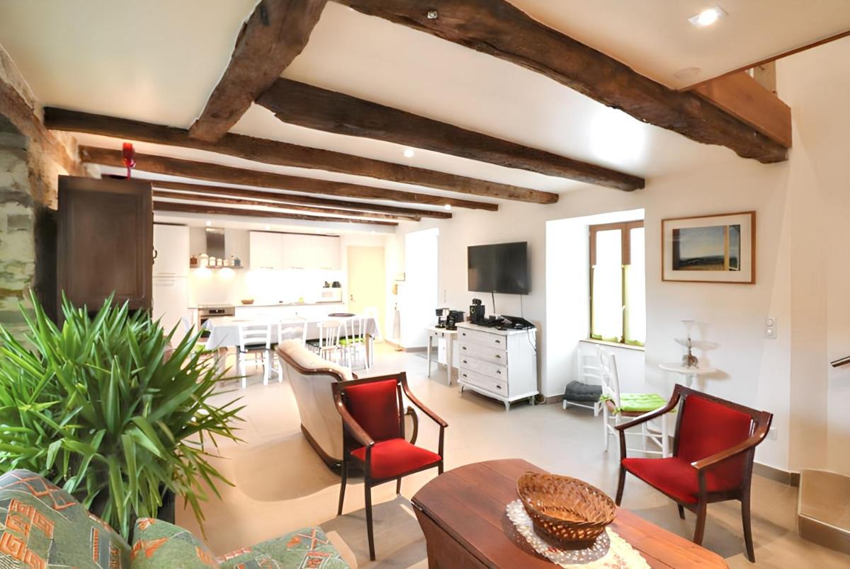 Villa spacieuse à Vieillevie avec piscine privée - 180 m² - Housity