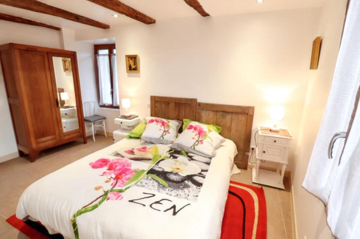 Villa spacieuse à Vieillevie avec piscine privée - 180 m² - Housity