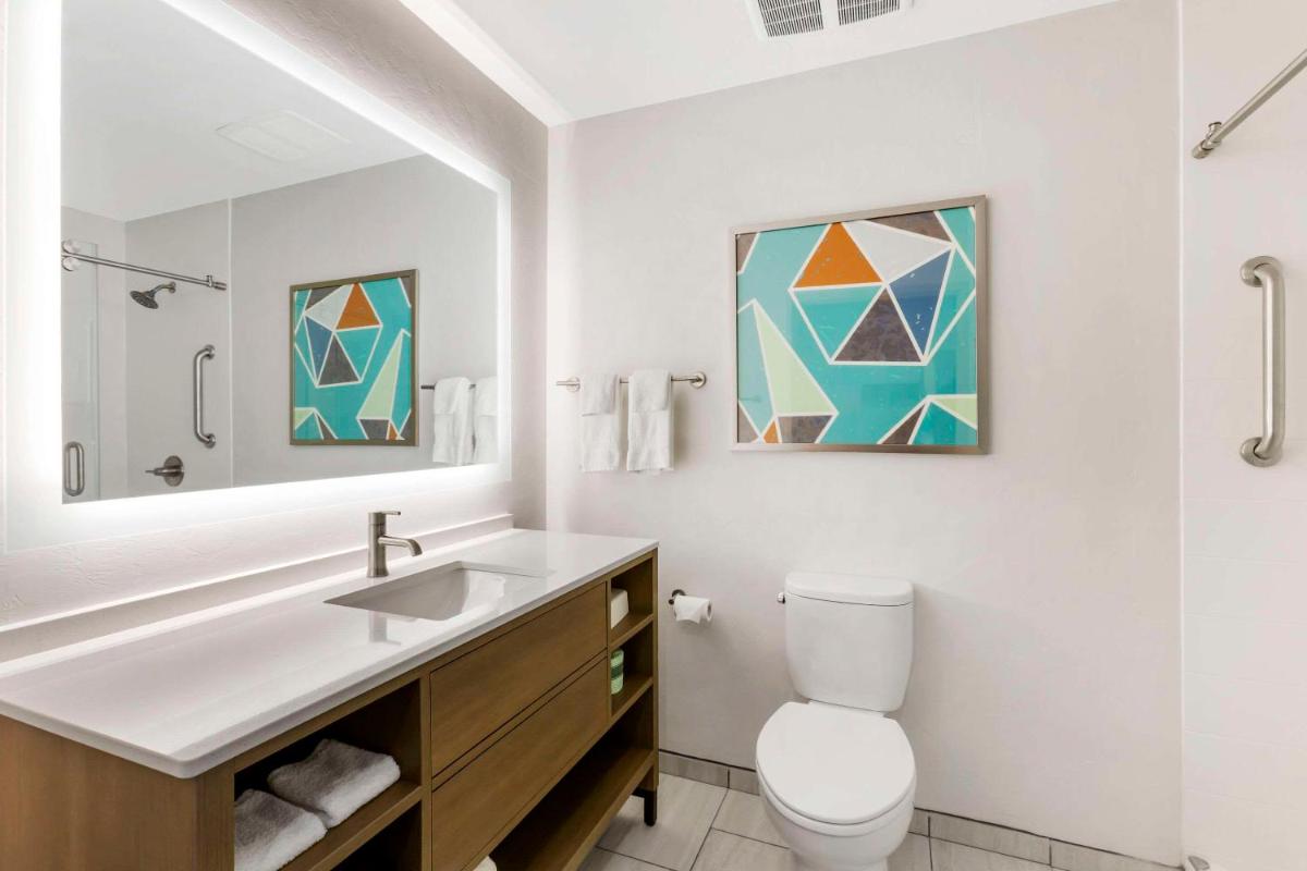 Comfort Suites at Tucson Mall - Housity
