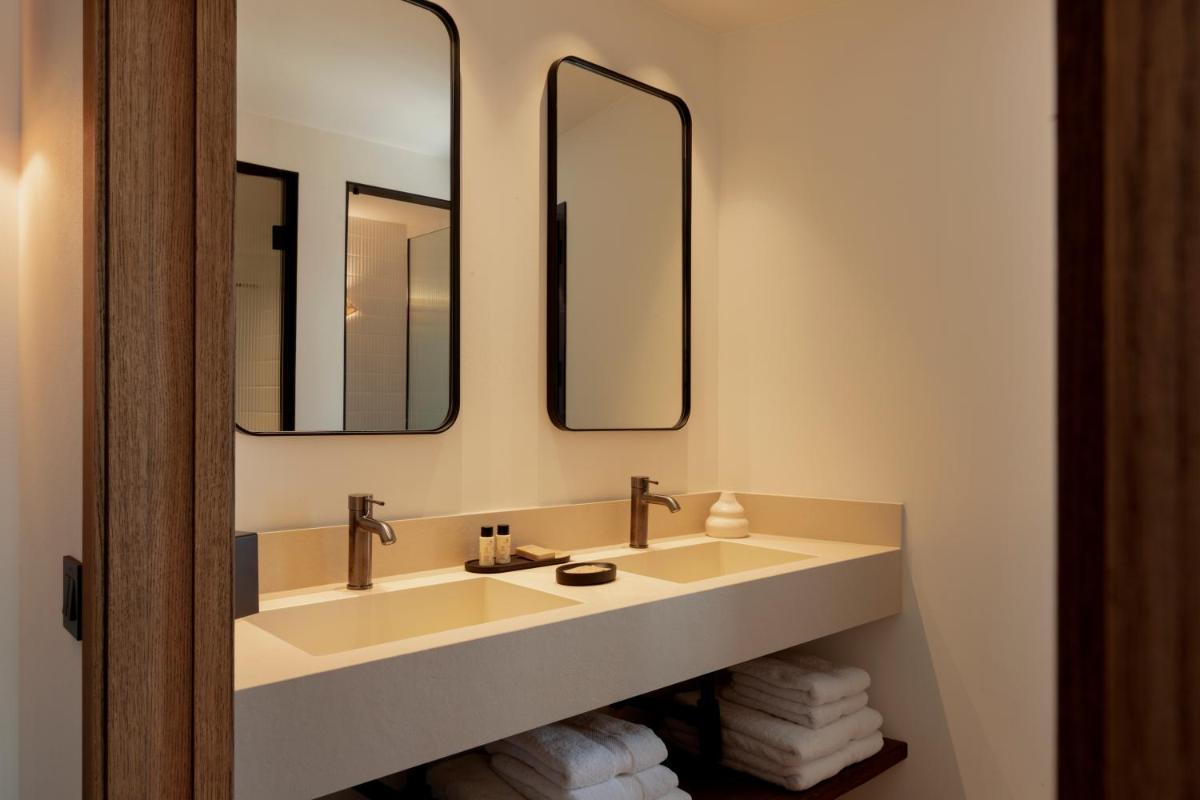 Un baño de Elisabeth by the Sea Hotel