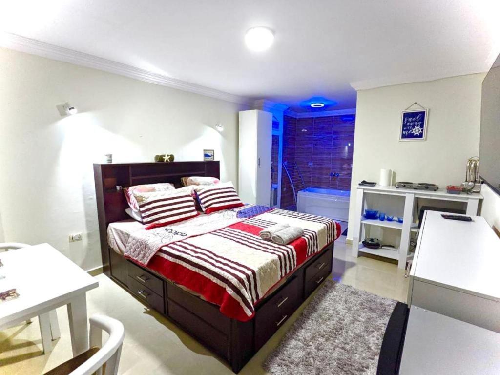 Fanta Sea Studio with private jacuzzi - Al Ahyaa - Housity