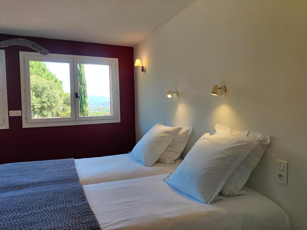 Un ou plusieurs lits dans un hébergement de l'établissement Le Roc E Fiori Hotel - Teritoria