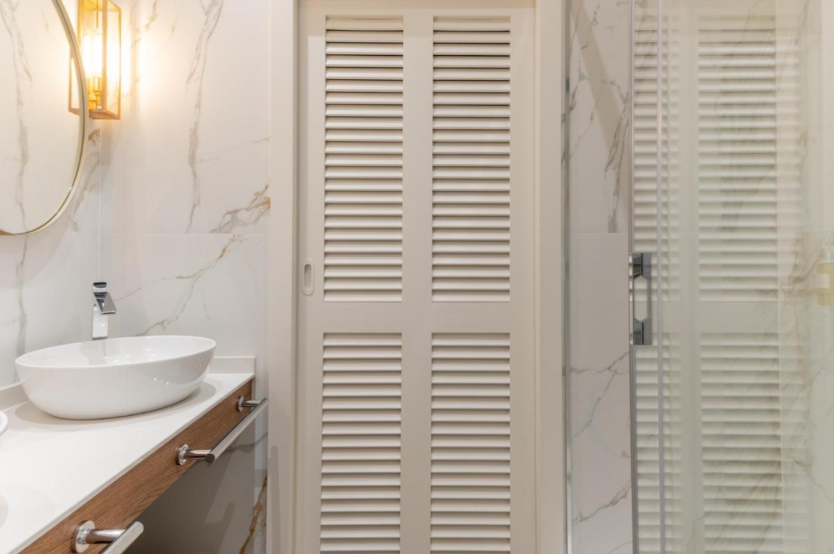 Un baño de Hiru Uhinak