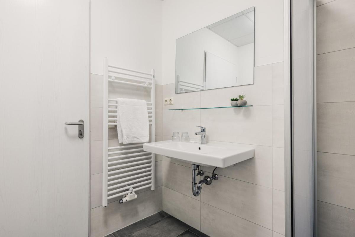 Hotel Seeblick - Housity