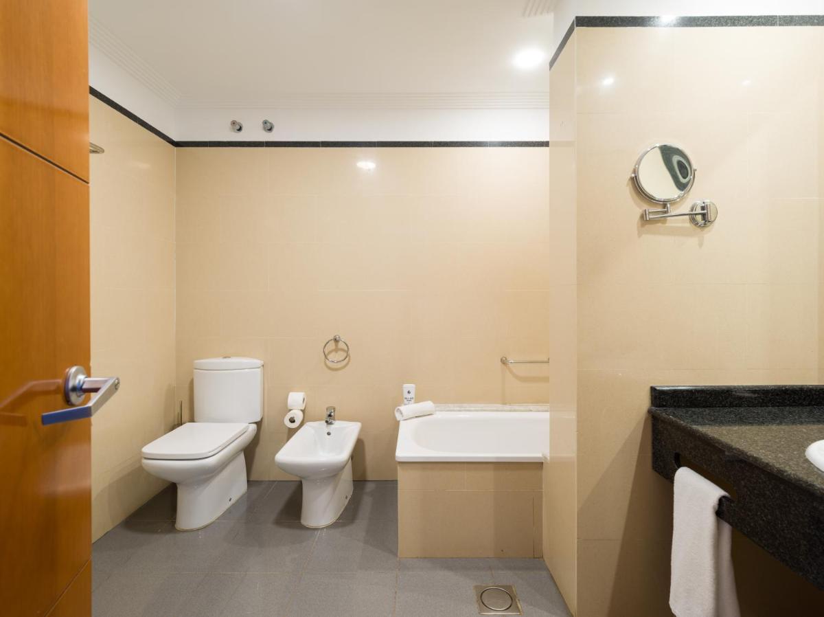 Un baño de Hotel Mirador Papagayo by LIVVO